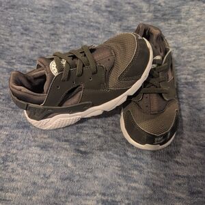 Kids Green Huarache Nikes